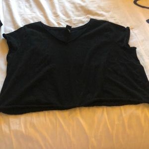 Black v neck cropped tee